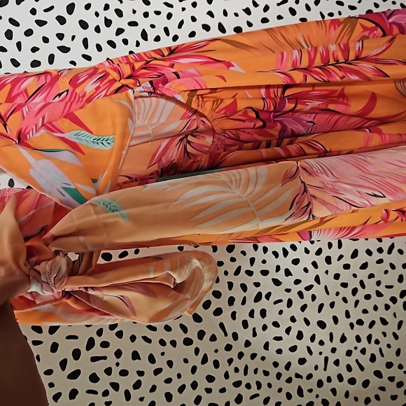 New dress xl with cutouts - Picture 4 of 4